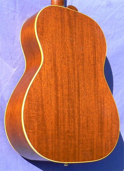 めぇです。gibson lg-3 1951年製と思われます。リフィニッシュ Gibson LG-3】激渋！68年熟成された音色とは？1957年製